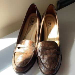 MIA  Croco Loafer-Style Pumps Size 7W New without box